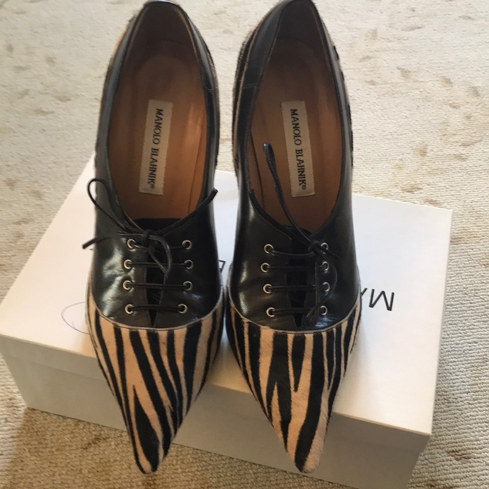 Manola blahnik pony hair/ leather lace up pump